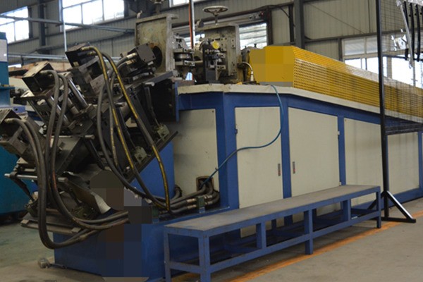 輥(gǔn)壓設備(bei)